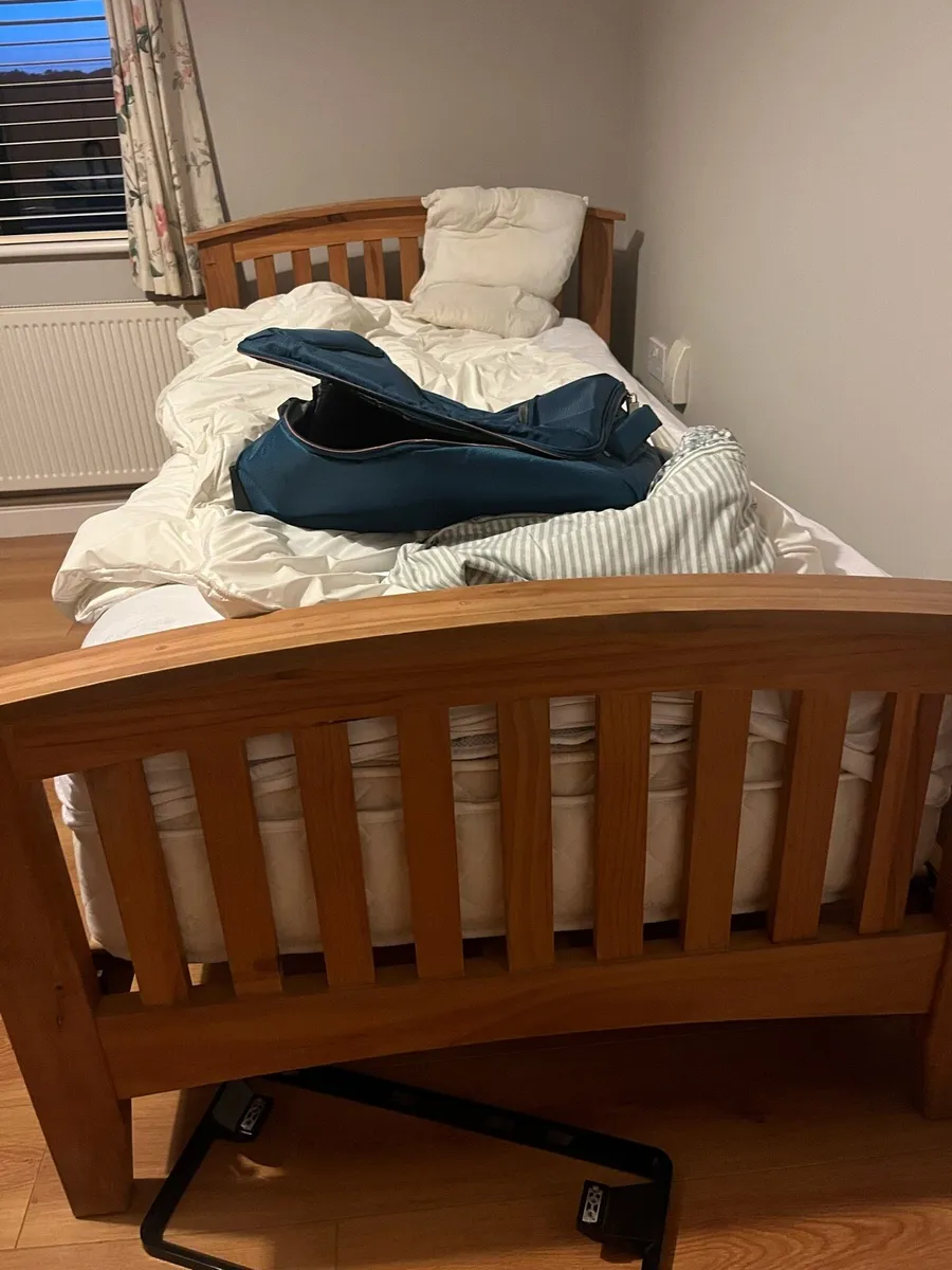 Single bed - Image 1