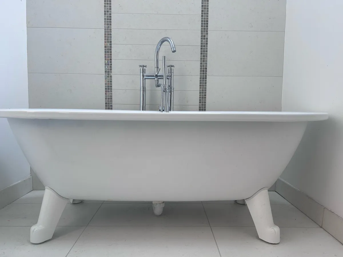Freestanding Metal Bath - Barely Used - Image 2