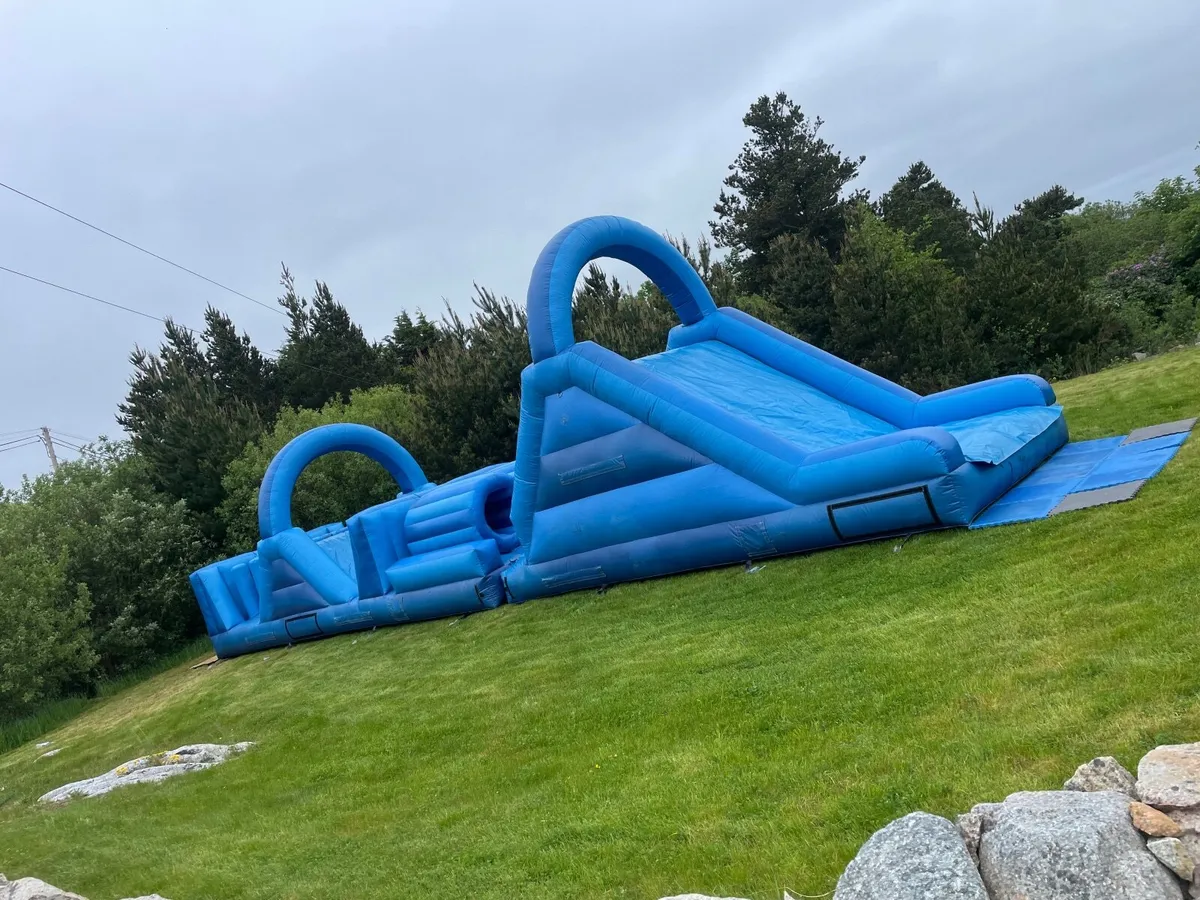 Bouncy castle - Image 2