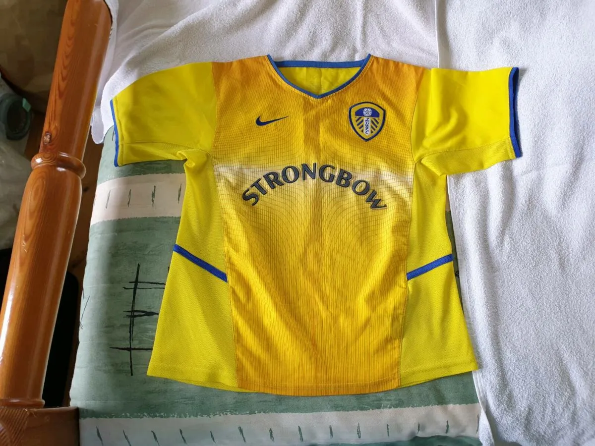 Leeds United Football Club Away Jersey 2002 2003 - Image 1
