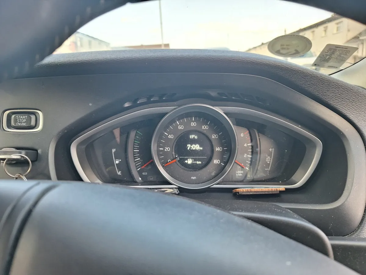 Volvo V40 2014 - Image 3