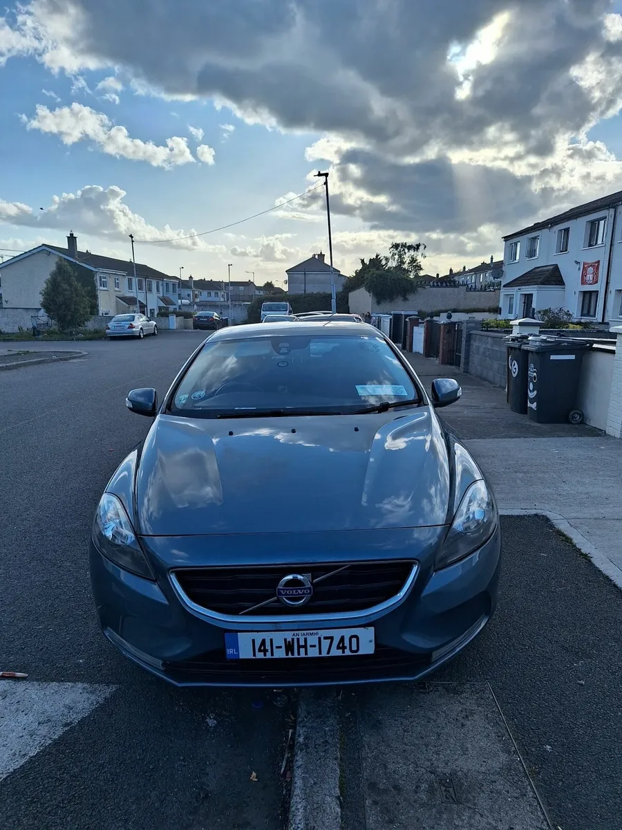 Volvo V40 2014 - Image 1