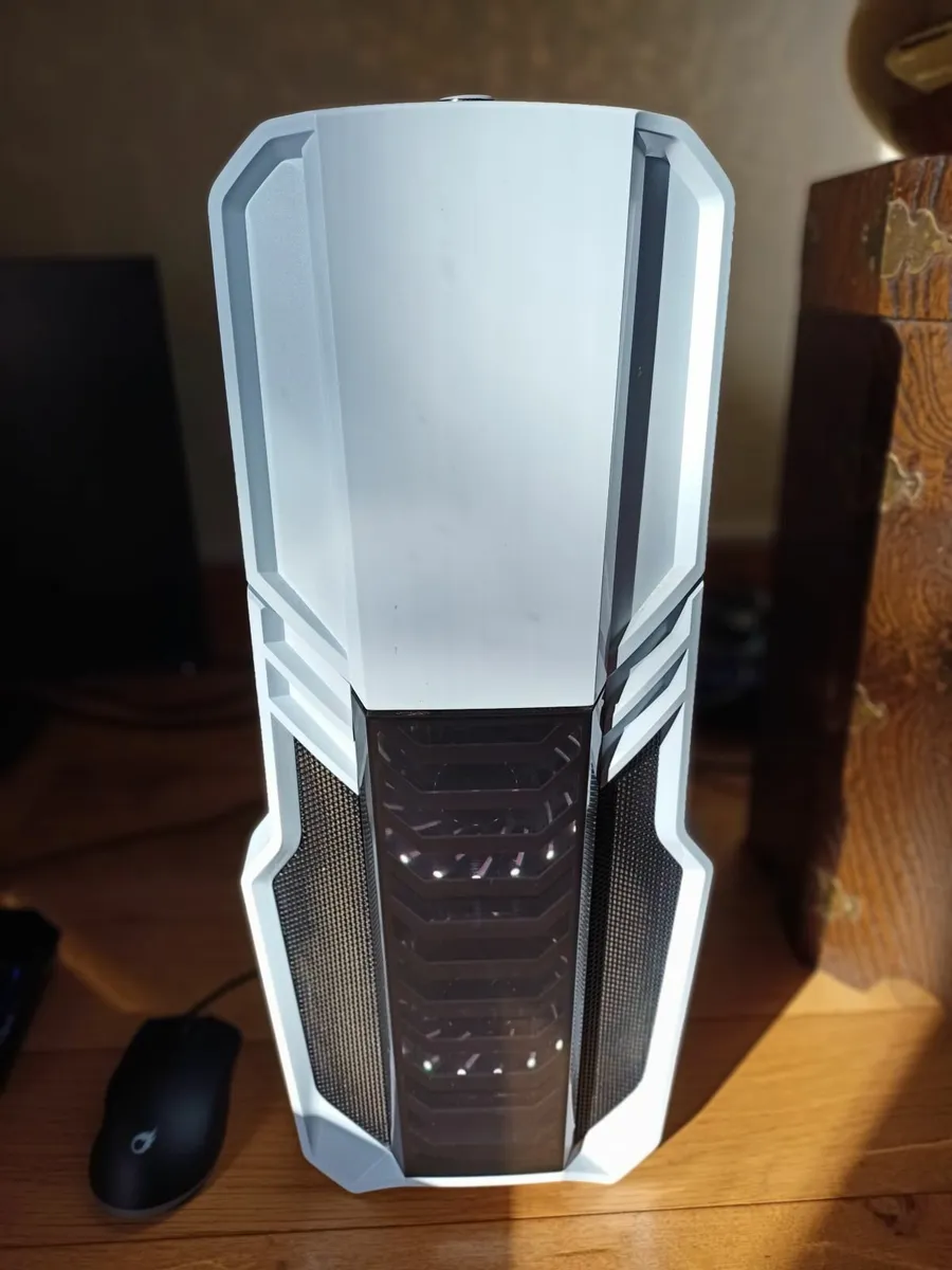 Gaming computer Ryzen 7 with monitor - Image 2