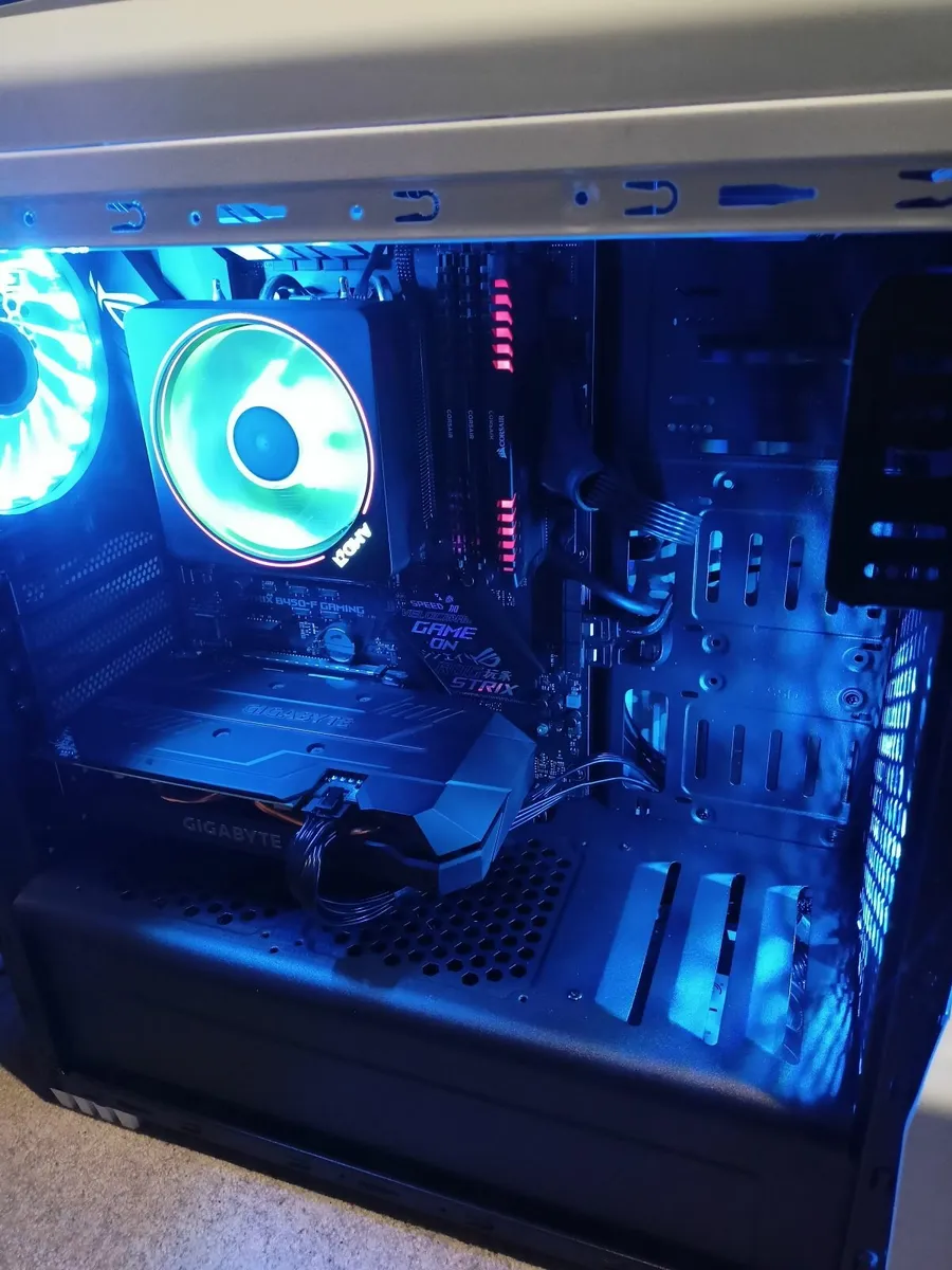 Gaming computer Ryzen 7 with monitor - Image 1