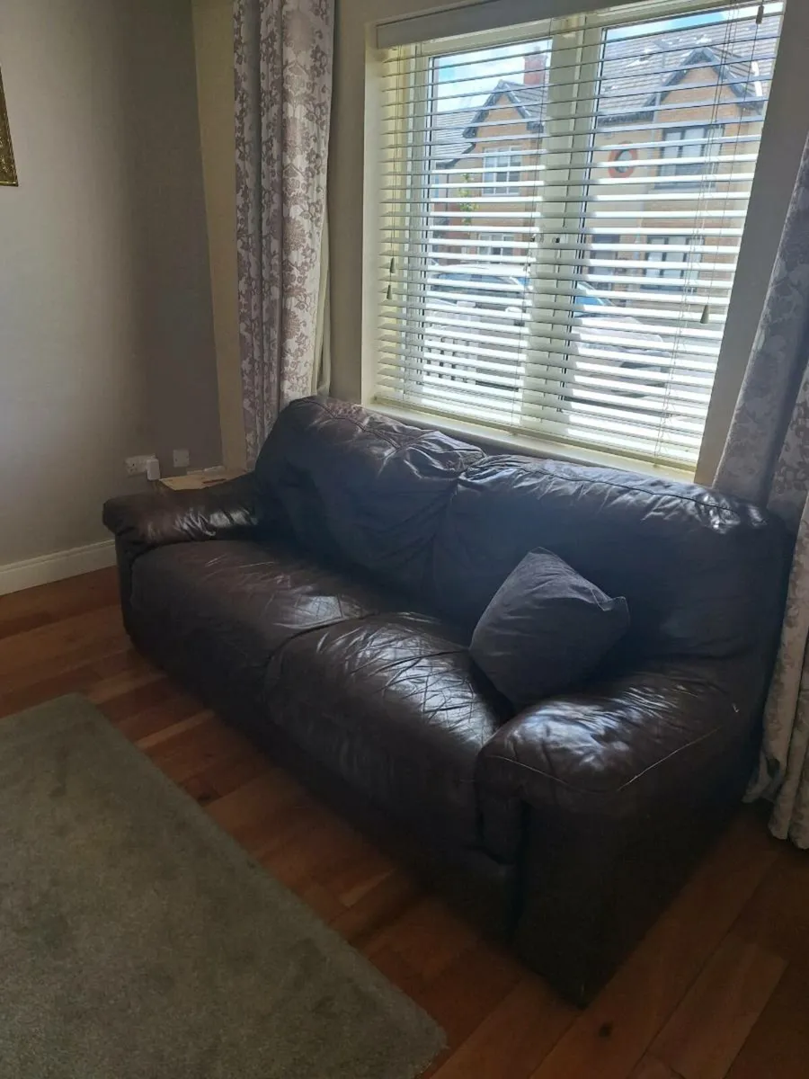 Free leather sweet 2+1 dining room table 6 chairs - Image 2
