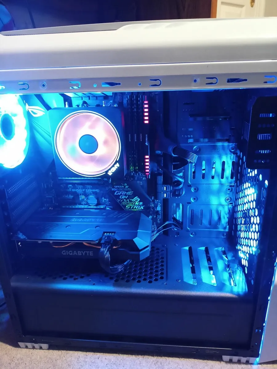 Gaming PC Computer Ryzen 7 with monitor - Image 1