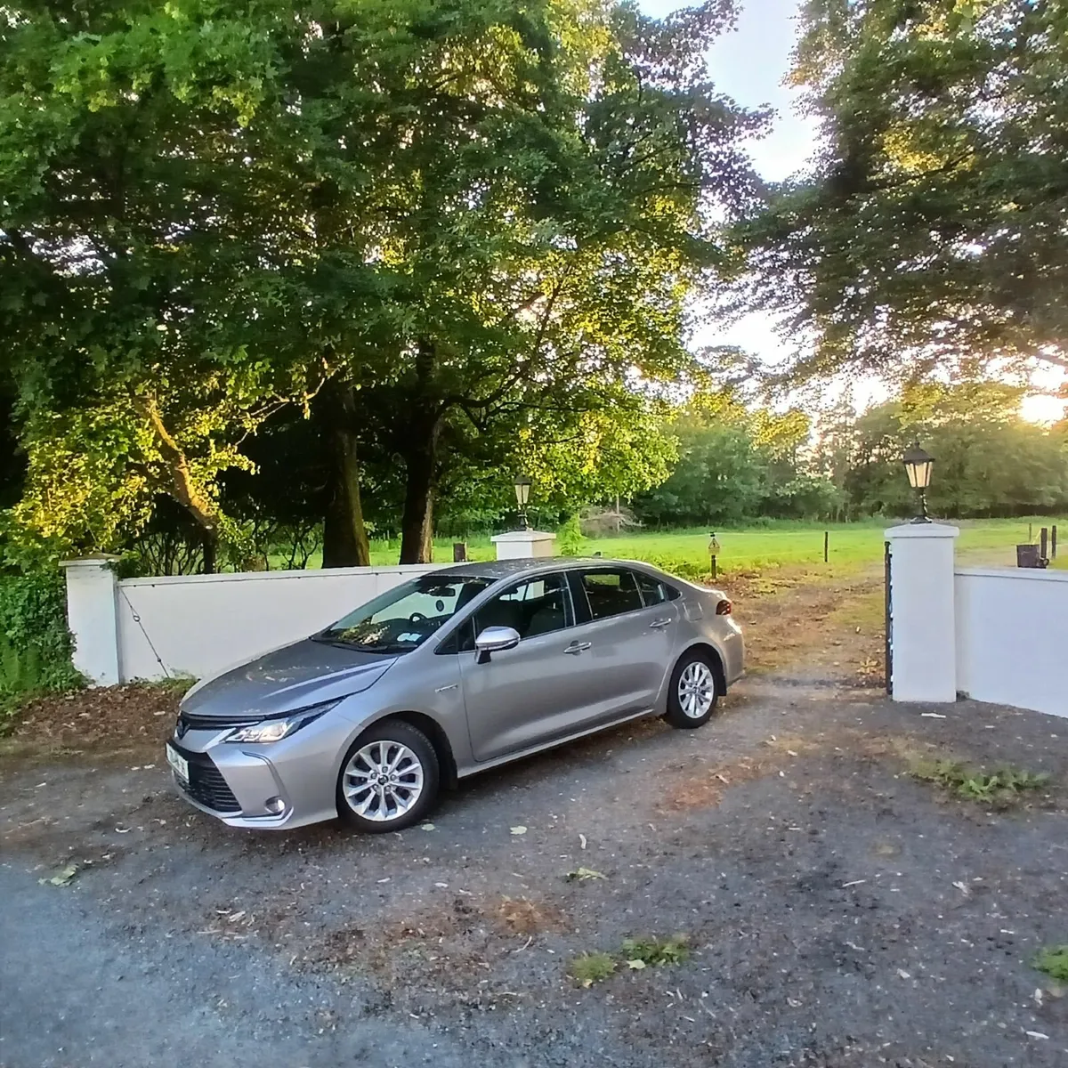 2020 Toyota Corolla Hybrid.Very low miles.As new. - Image 4