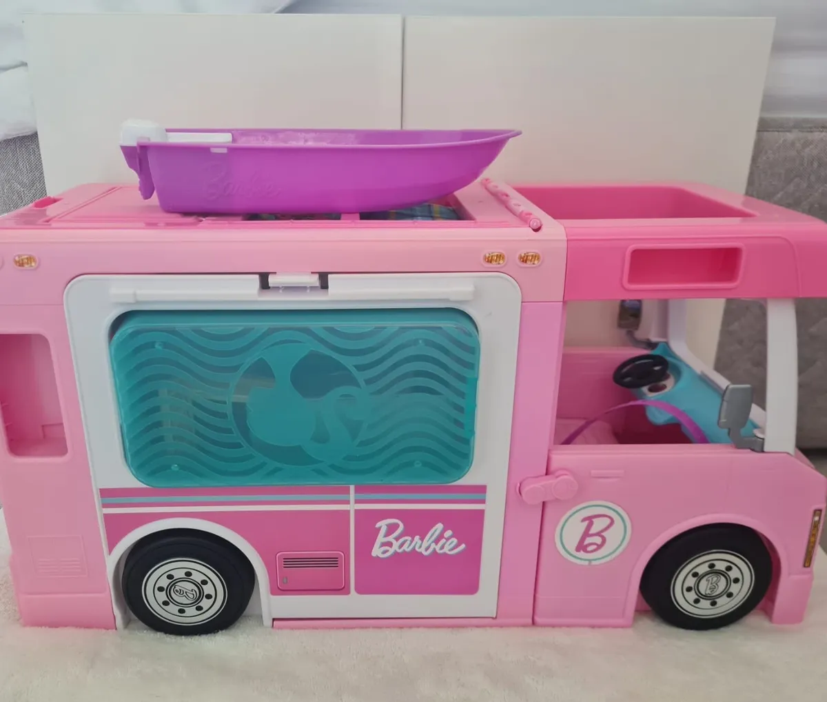 Barbie 3-in-1 camper with bicycle, dolls and acces - Image 2