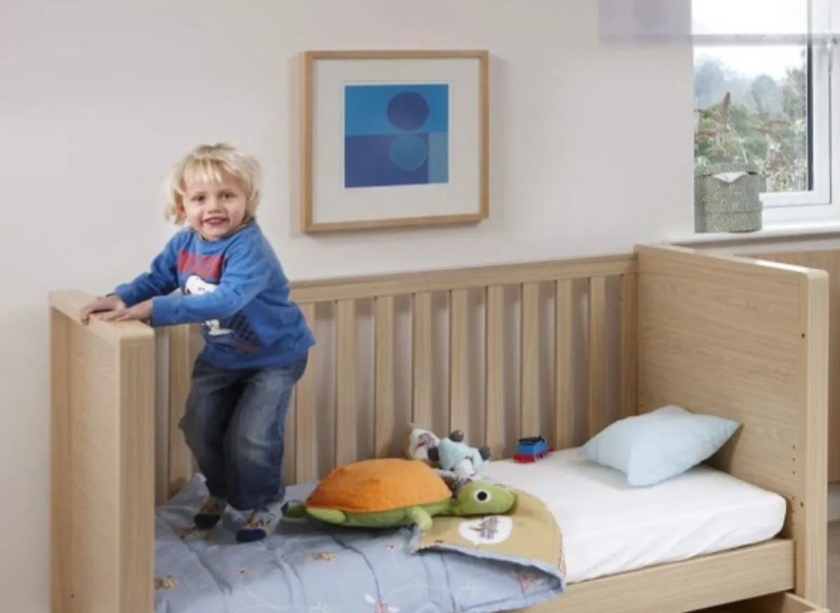 Baby cot / toddler bed - Image 2