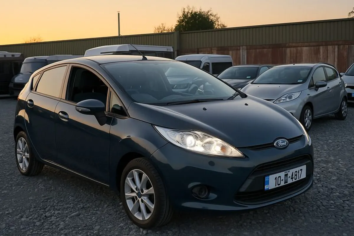 2010 Ford Fiesta - Image 2