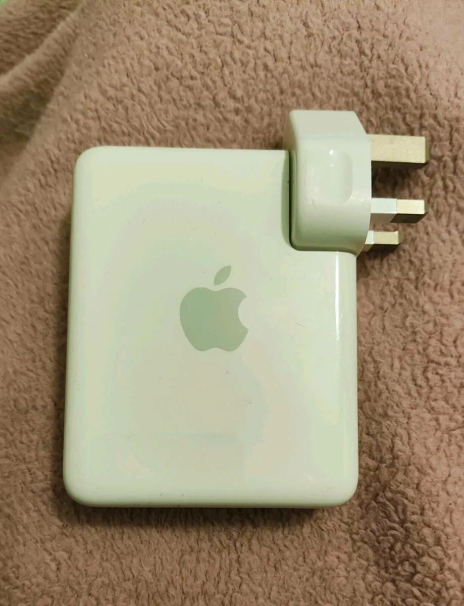 Apple AirPort Express Wi-Fi Base Station (A1088) - Image 1