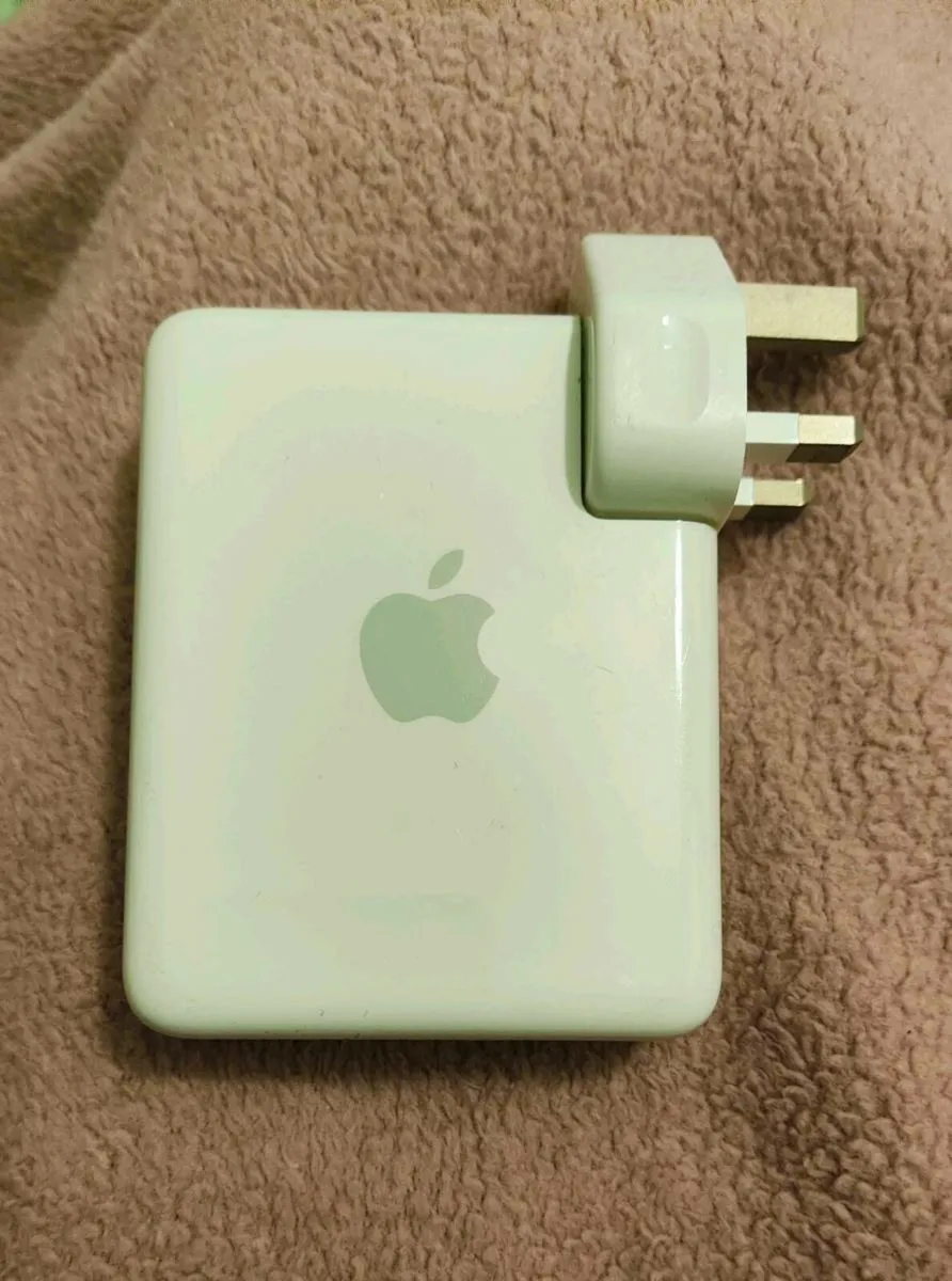 Apple AirPort Express Wi-Fi Base Station (A1088) - Image 2