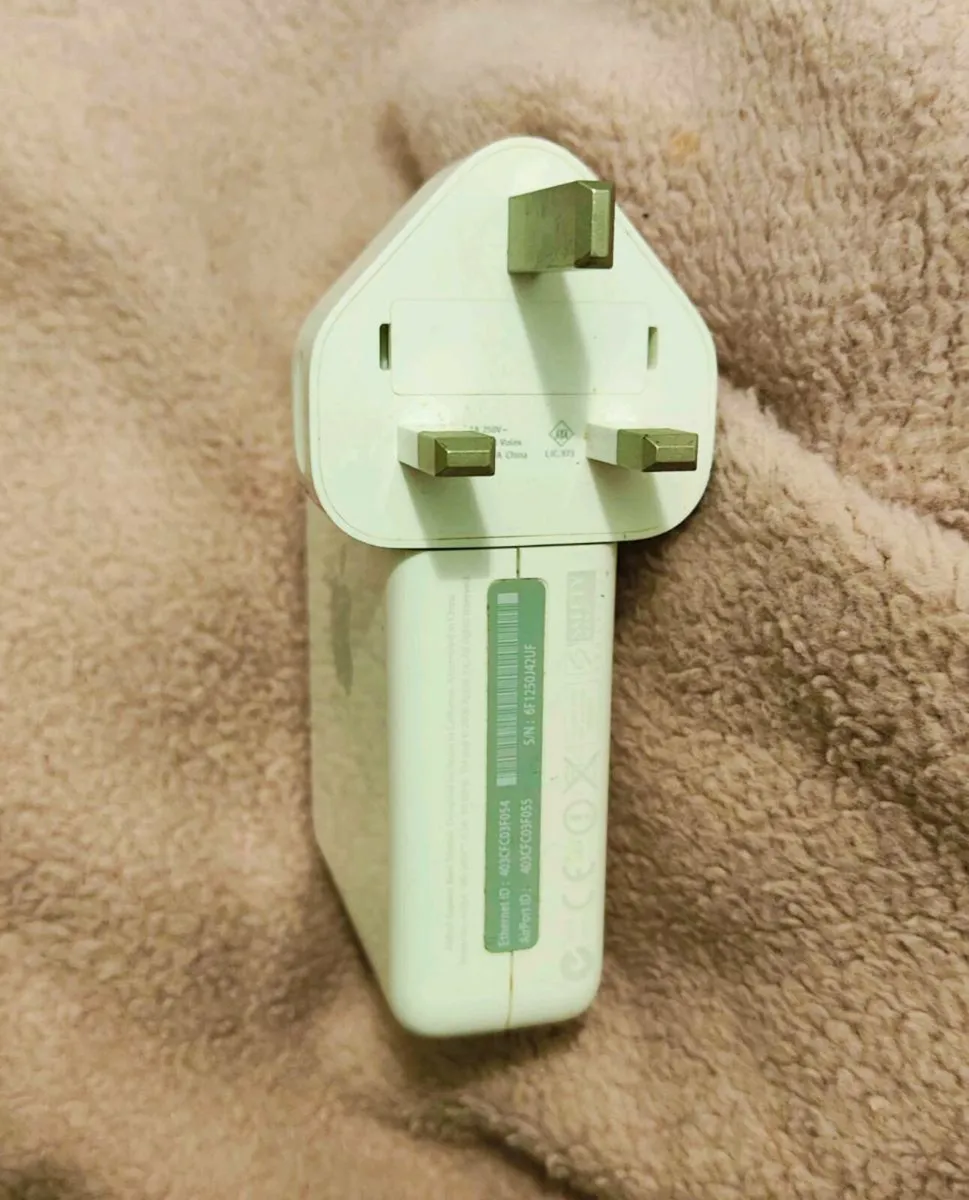 Apple AirPort Express Wi-Fi Base Station (A1088) - Image 3