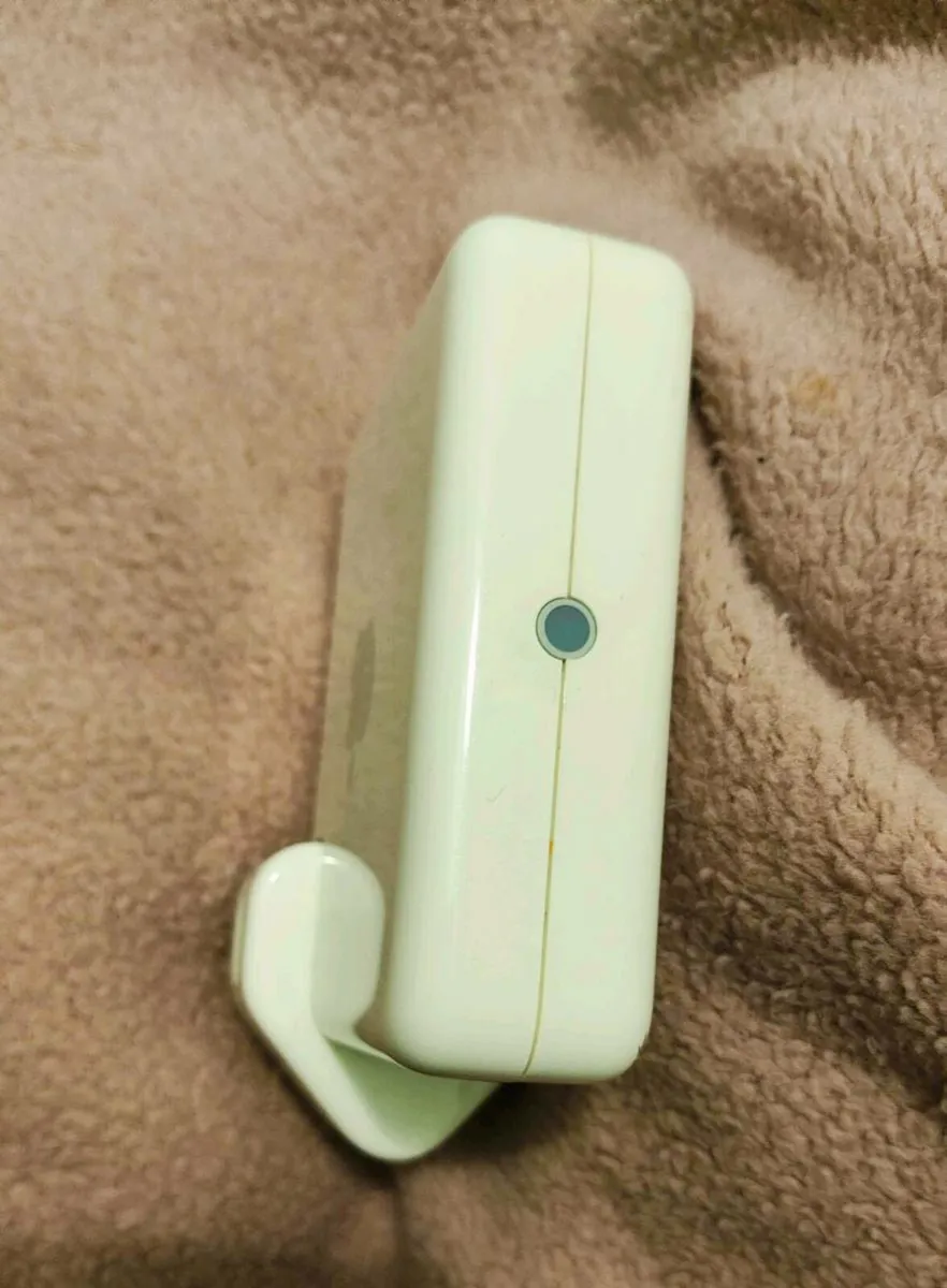 Apple AirPort Express Wi-Fi Base Station (A1088) - Image 4