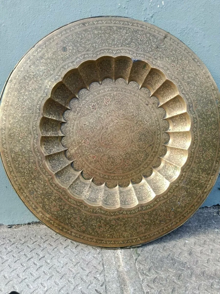 Solid brass tray 3ft diameter lovely piece - Image 1