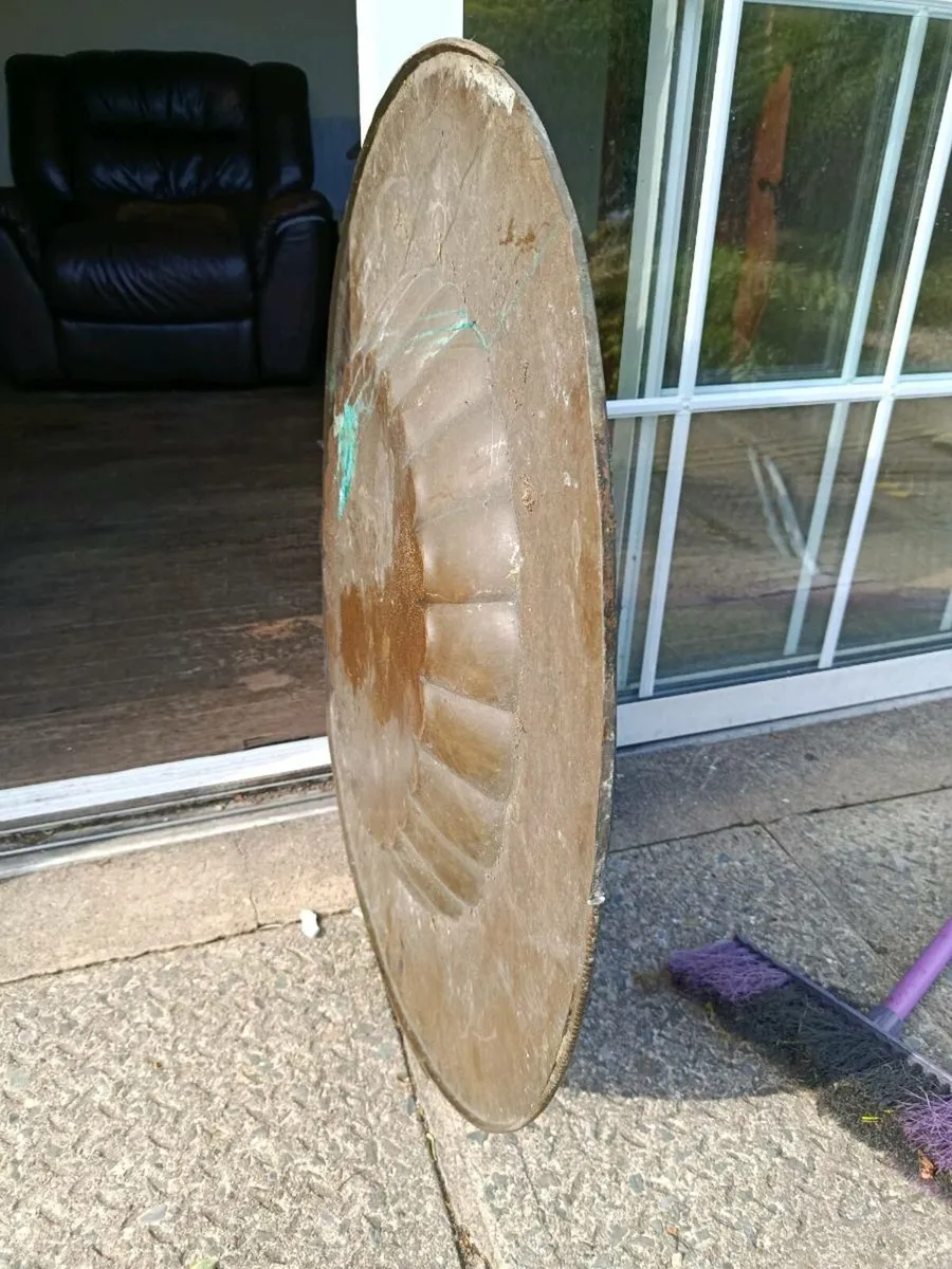 Solid brass tray 3ft diameter lovely piece - Image 2