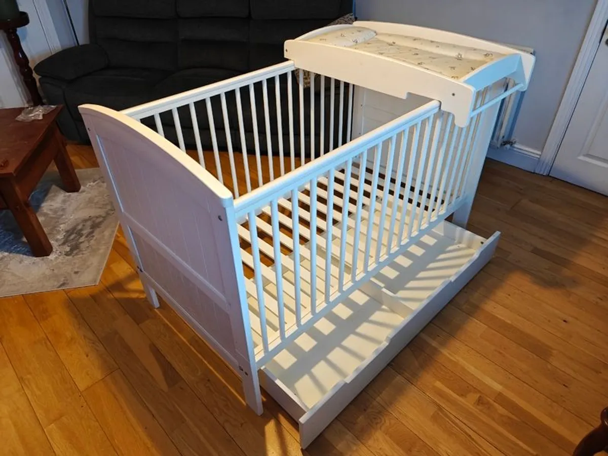 Cot bed - Image 1