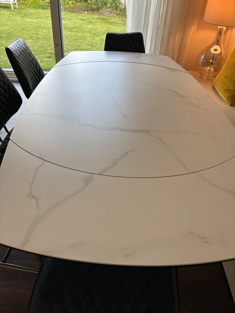 Dining table - Image 2