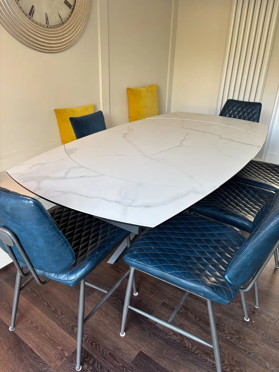 Dining table - Image 4