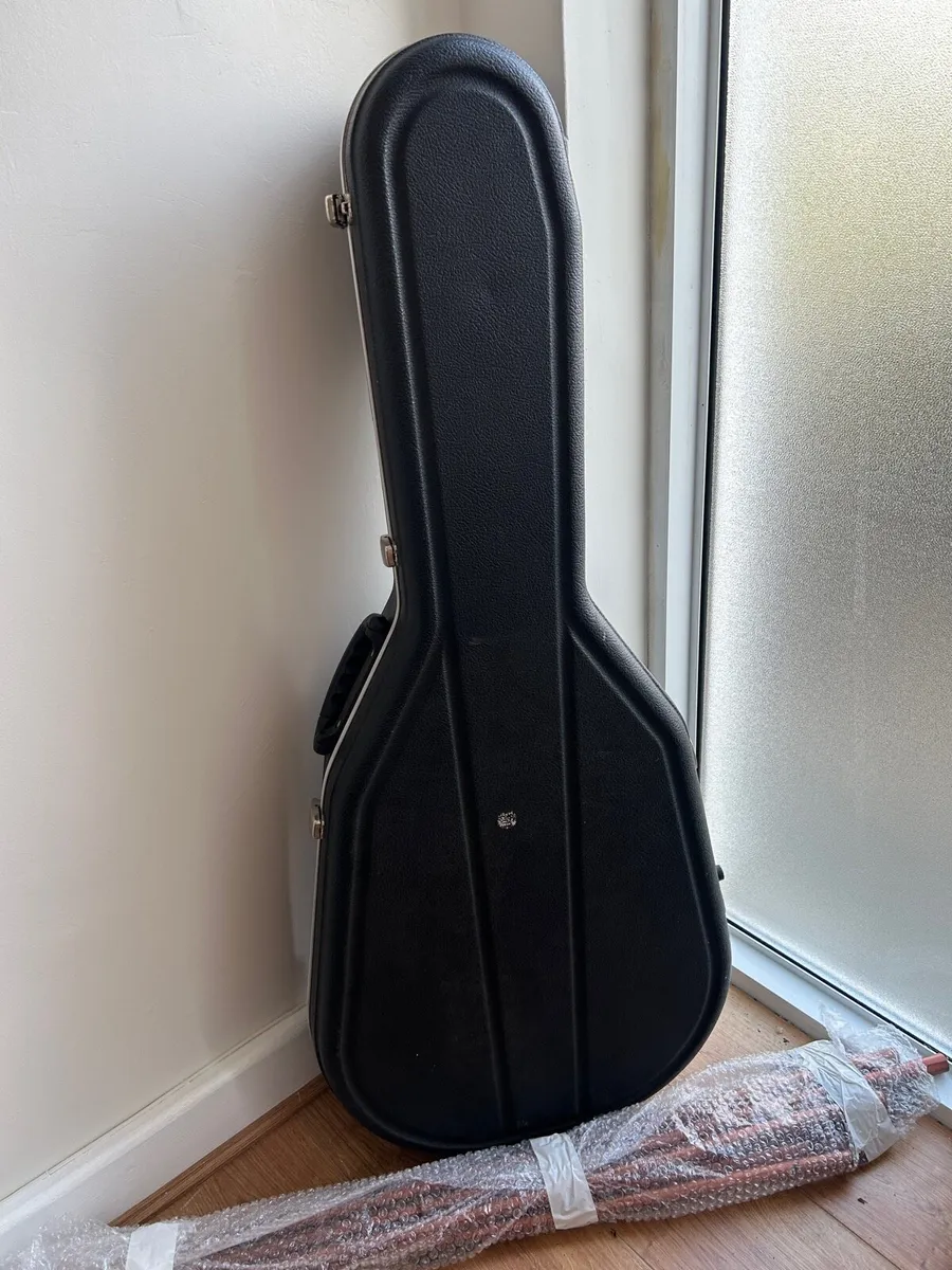 Guitar case hard shell