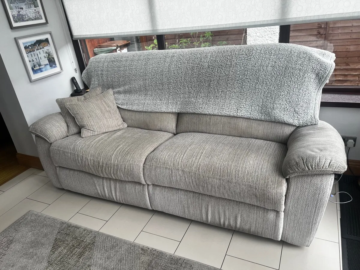 Couches - Image 2