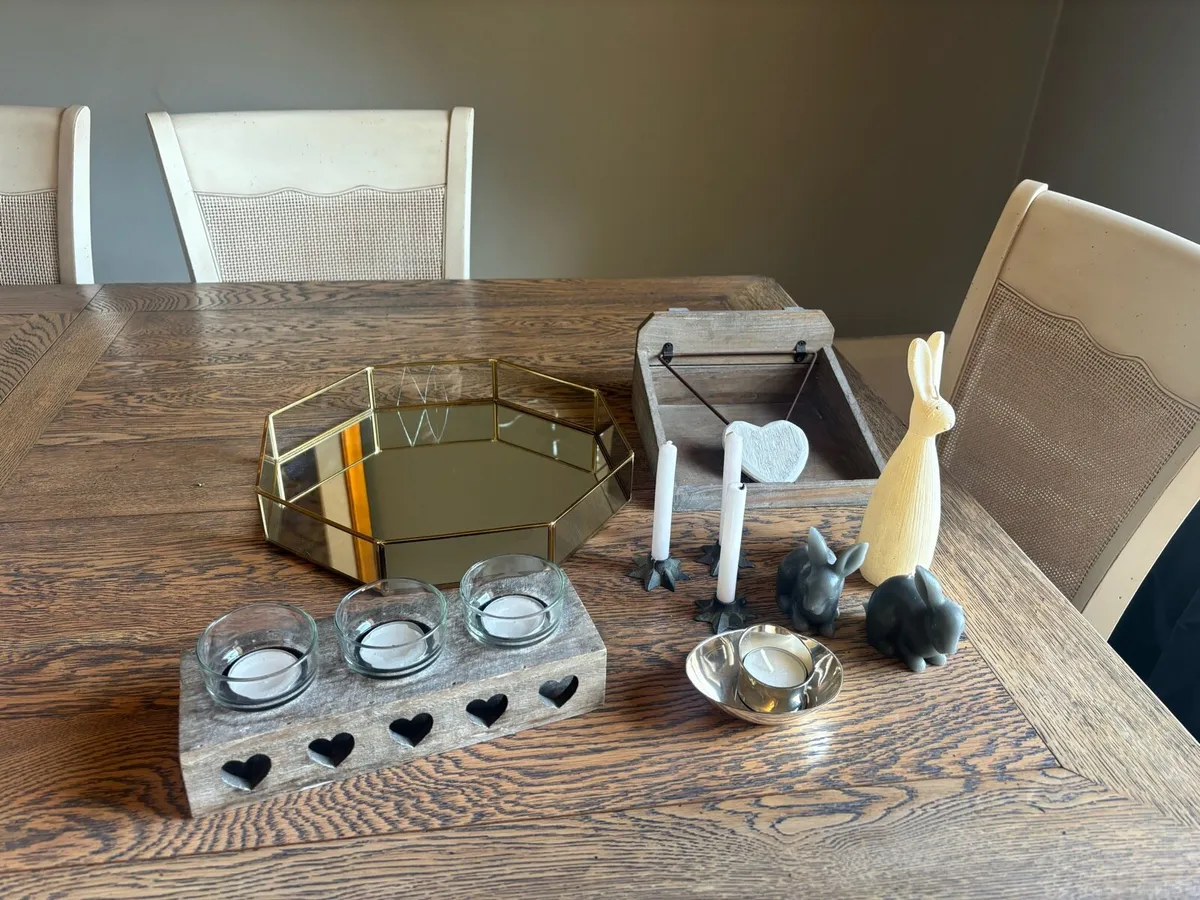 Assorted ornaments - Image 2