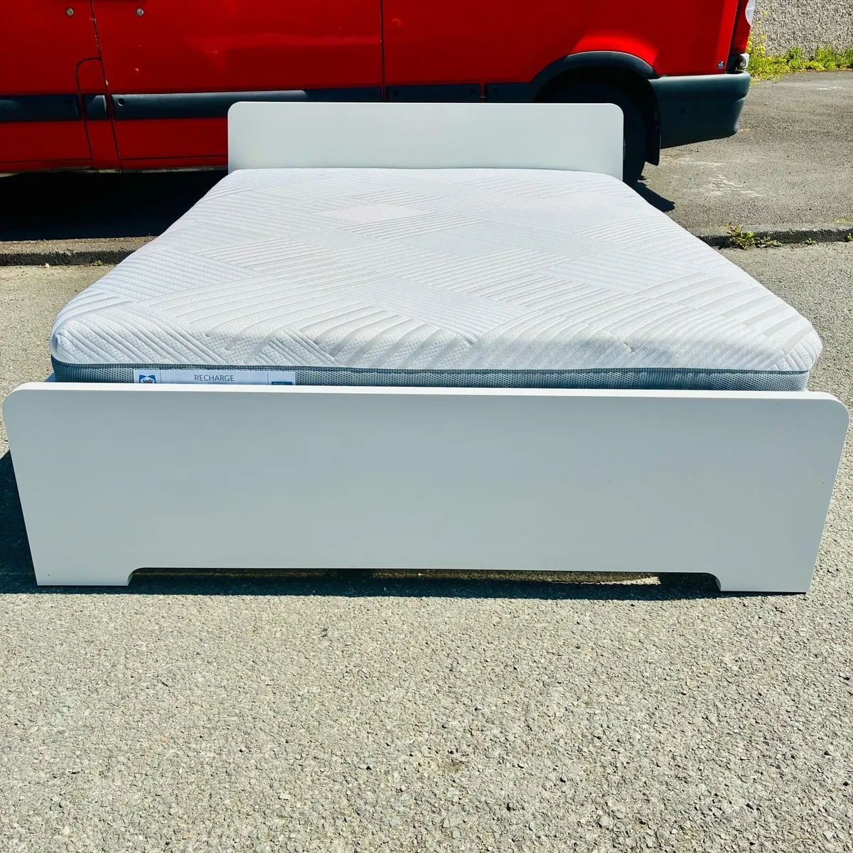 Fab! 5ft King White frame & Sealy Mattress - Image 1