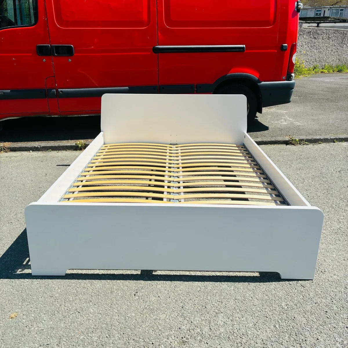 Fab! 5ft King White frame & Sealy Mattress - Image 4