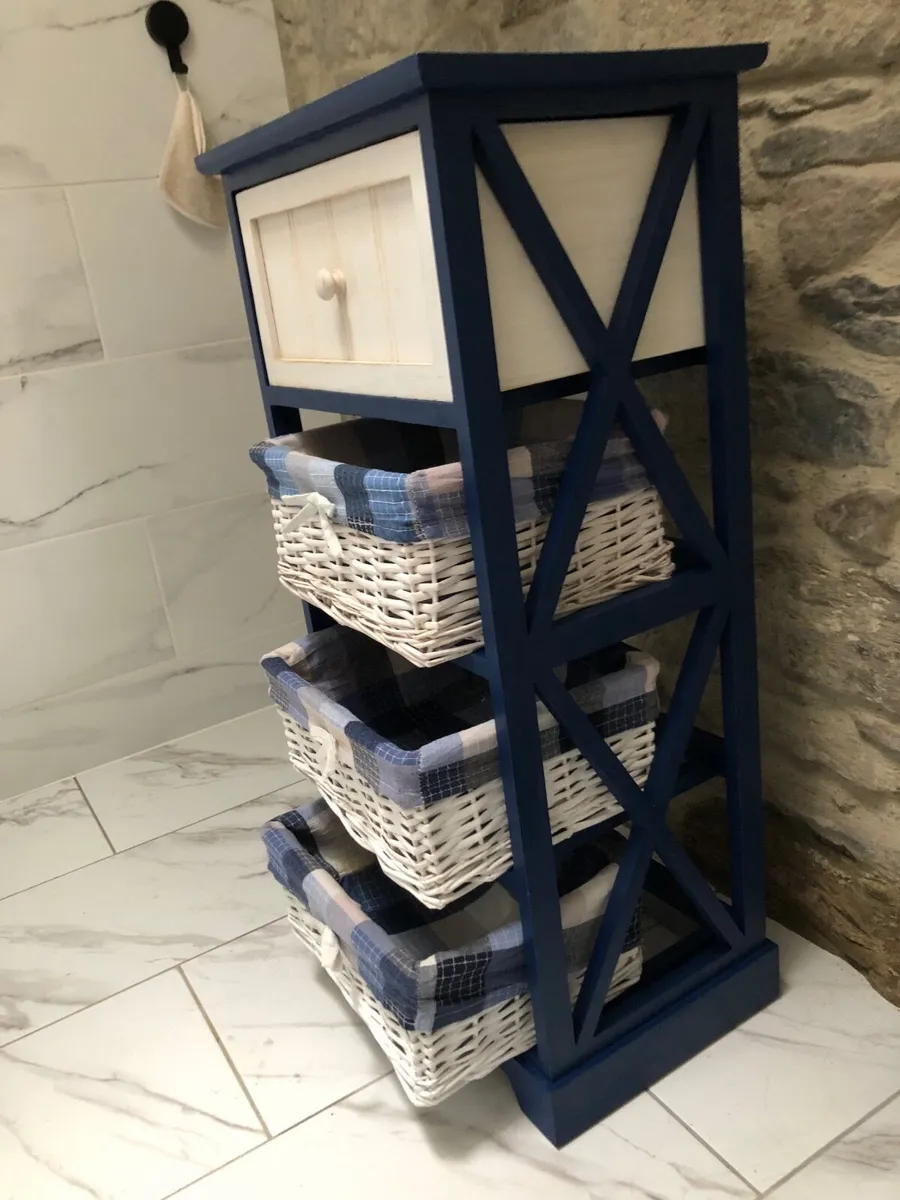 Bathroom unit - Image 1