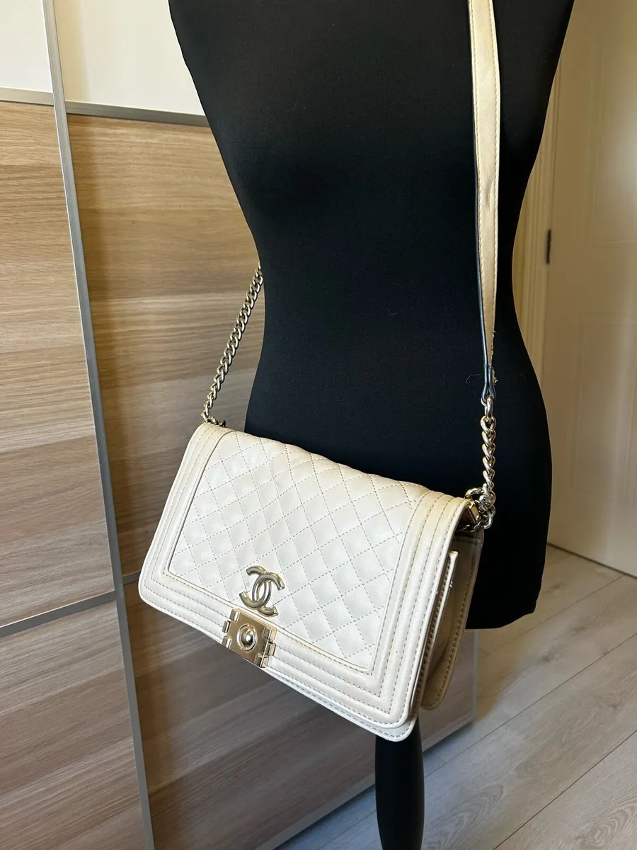 Designer Shoulder Bag Chanel - Image 1