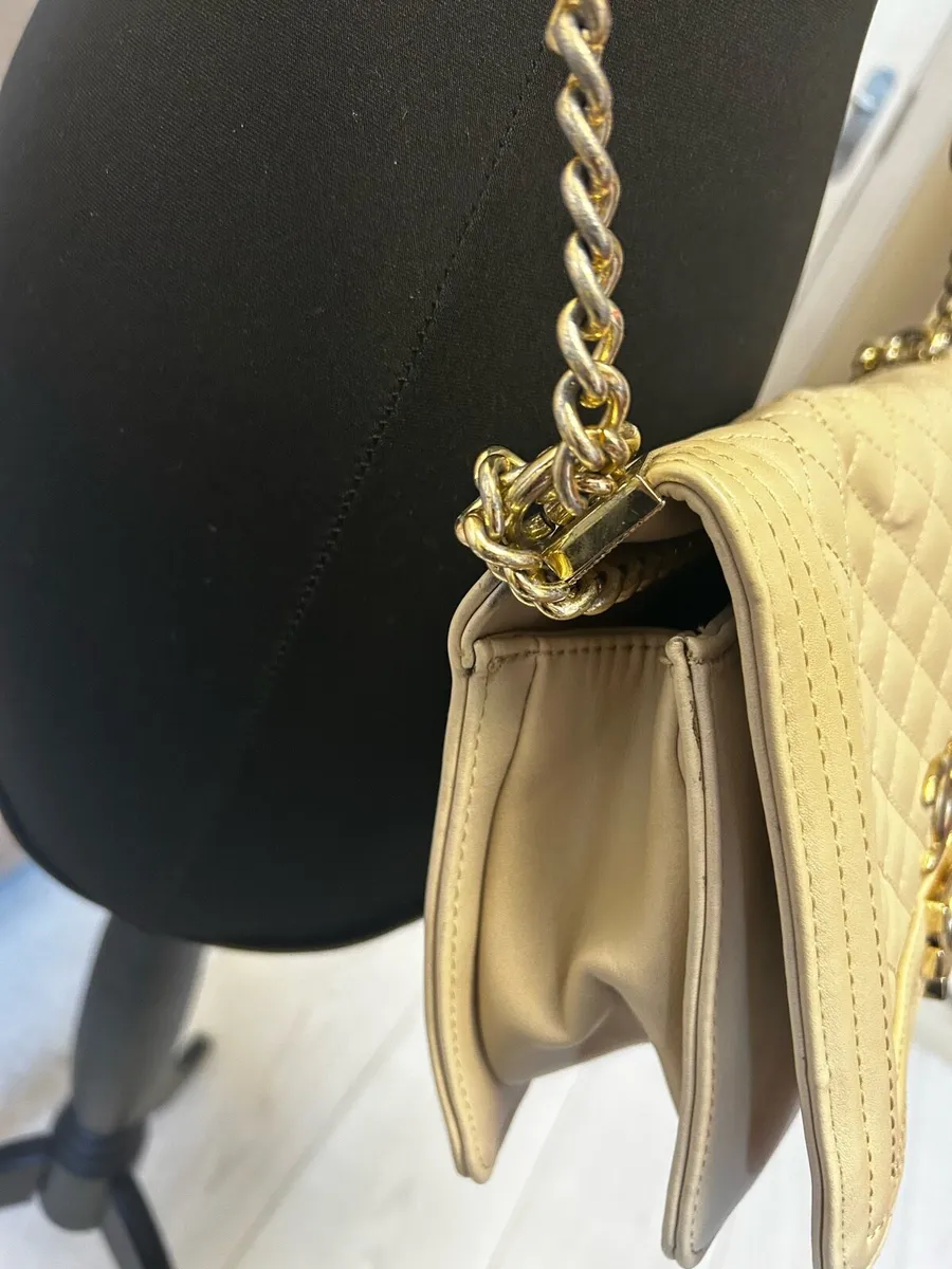 Designer Shoulder Bag Chanel - Image 3