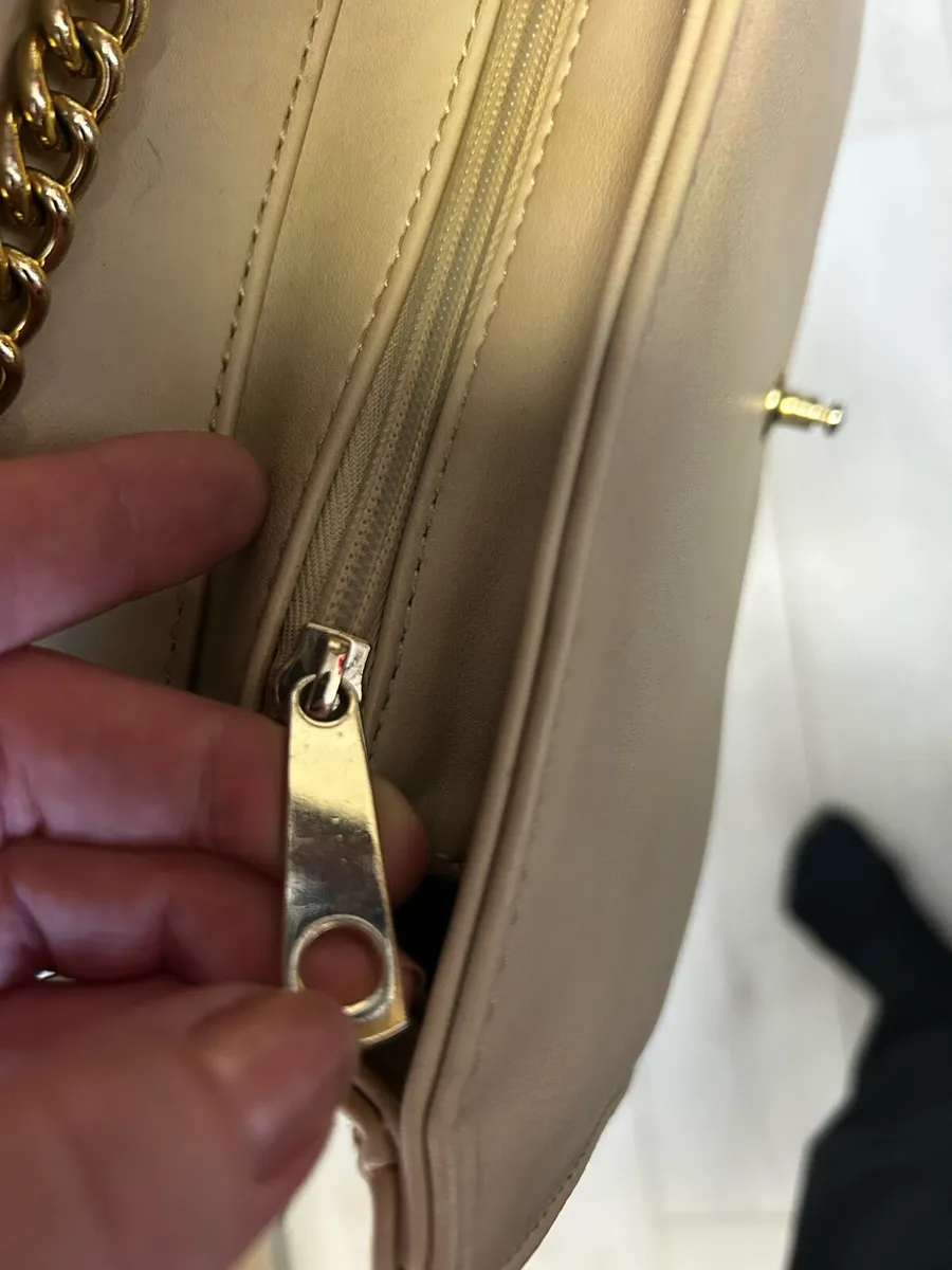 Designer Shoulder Bag Chanel - Image 4