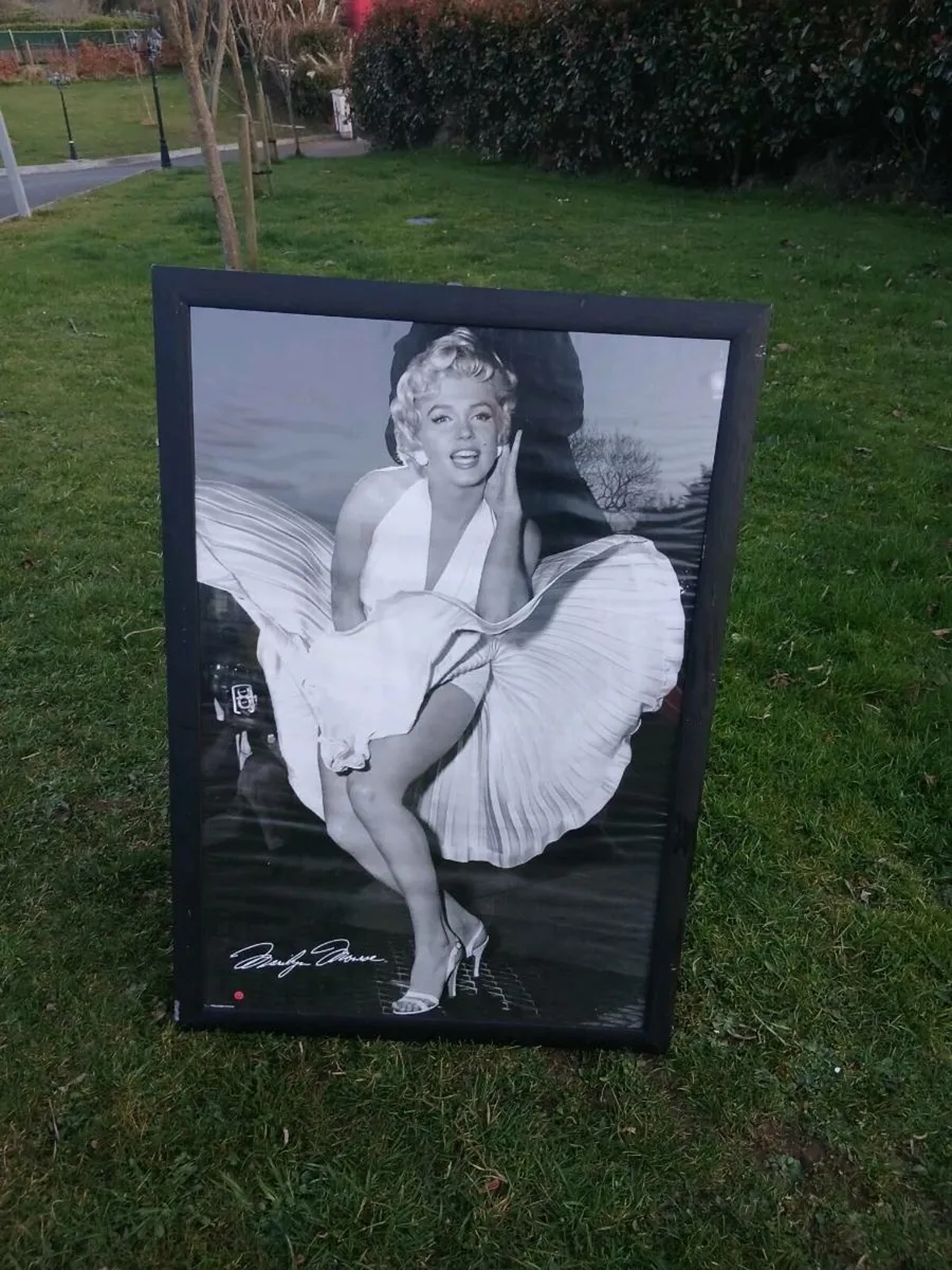 Framed Black & White Marilyn Monroe Print - Image 1