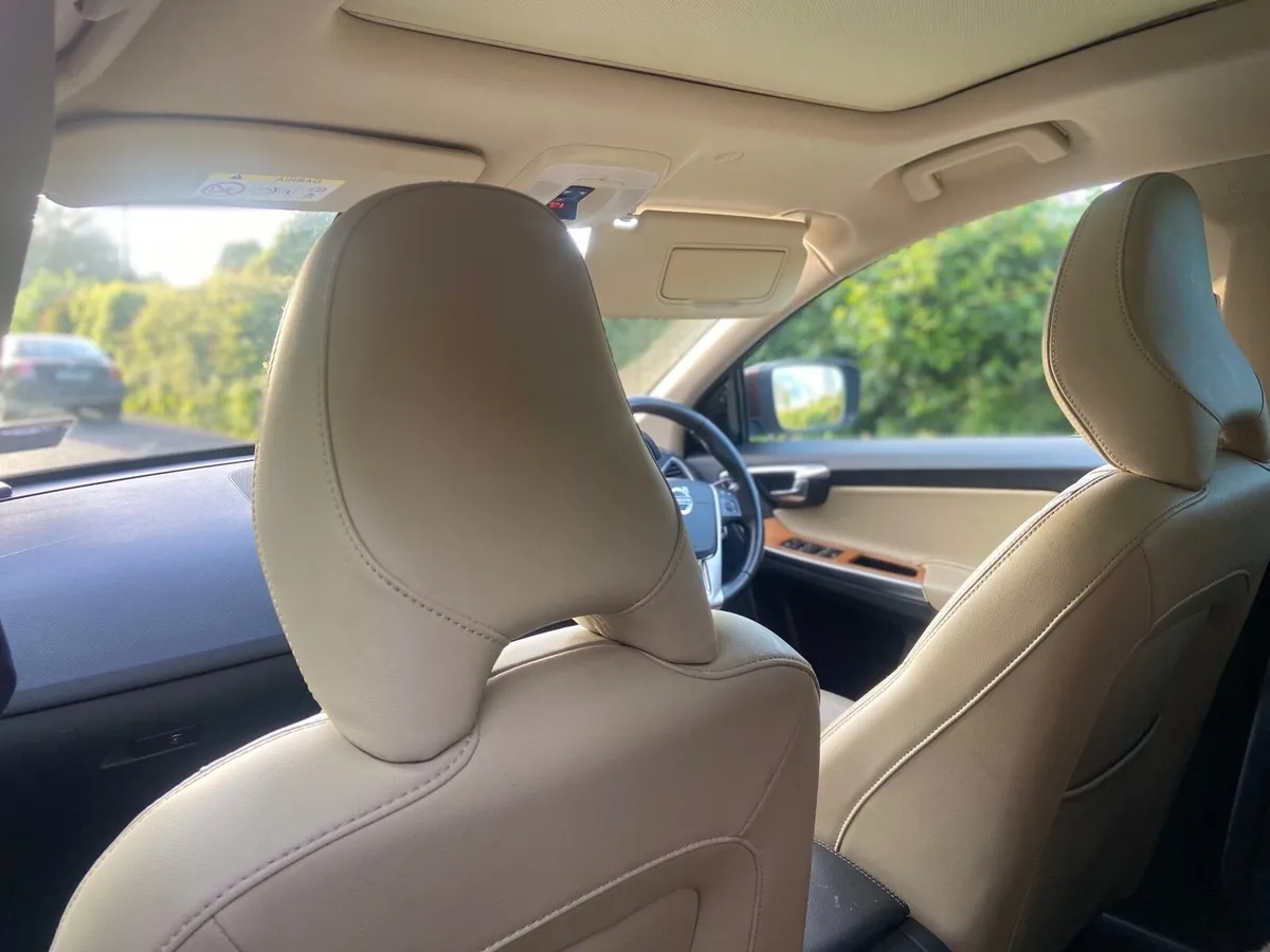 2017 Volvo XC60 D4 – HighSpec with Pan Sunroof - Image 2