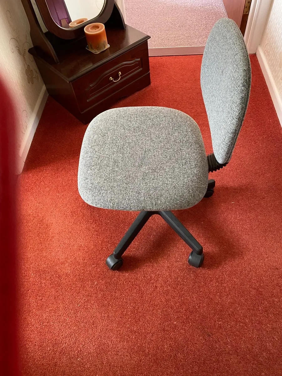 Desk chair - Image 1