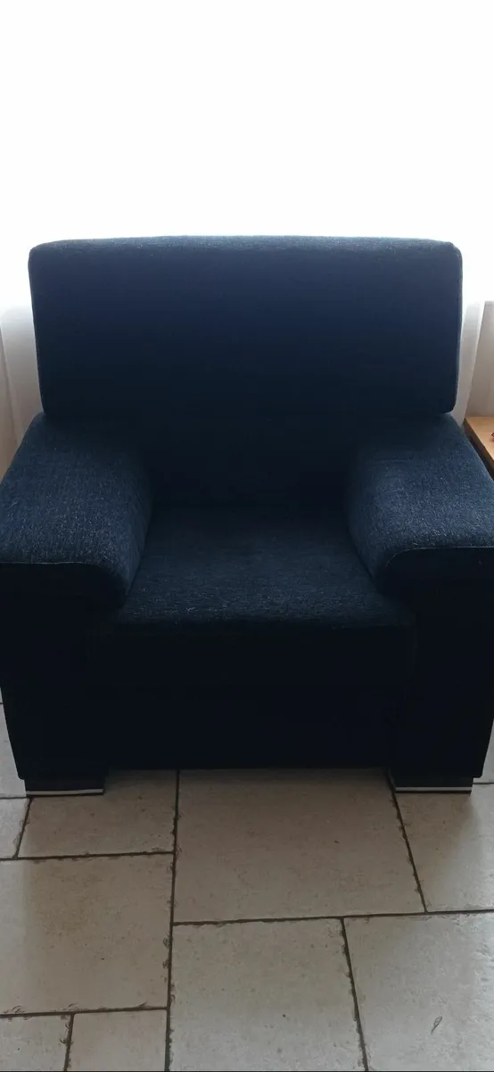 L shape sofa and armchair c/w 3 footstools - Image 3
