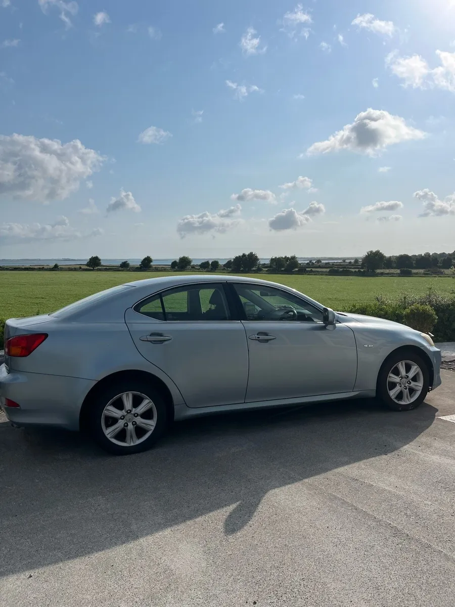 08 Lexus IS 220d - Image 3