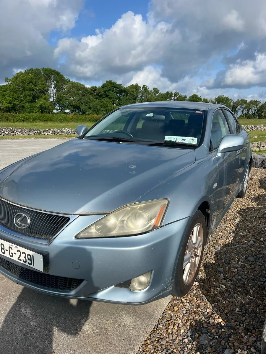 08 Lexus IS 220d - Image 4