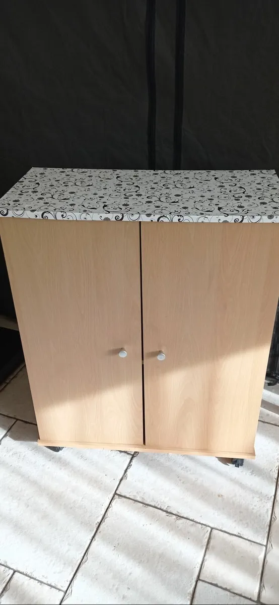 2 Door press 700mm x 365mm x 870mm - Image 1