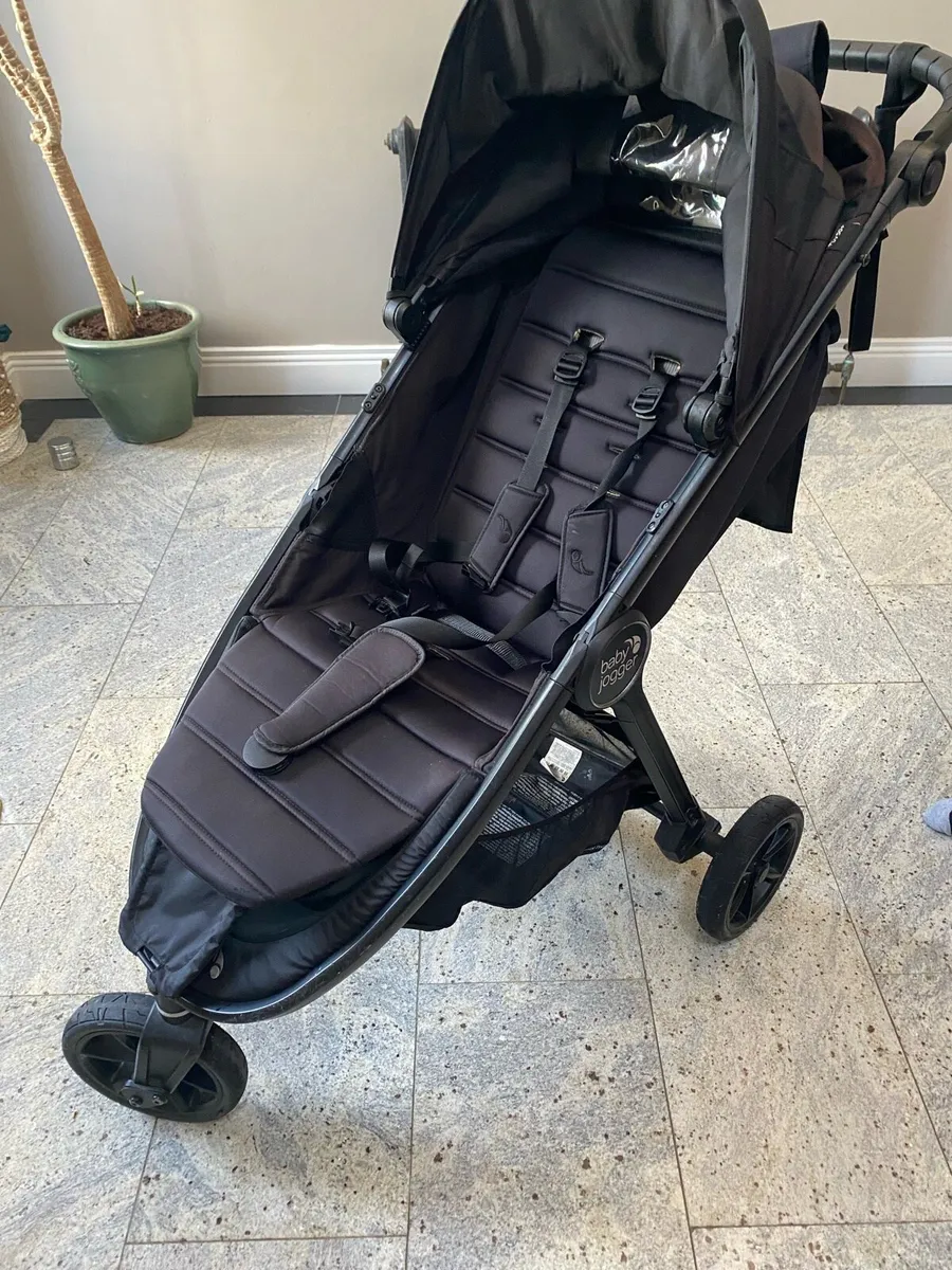 Baby jogger GT with raincover - Image 1
