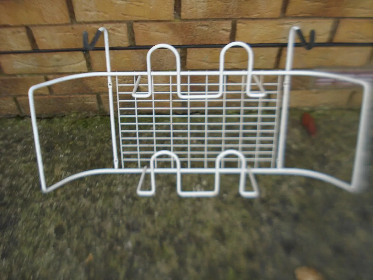 GARDEN METAL WALL MOUNTED HOSE & SUNDRY HOLDERS. - Image 1
