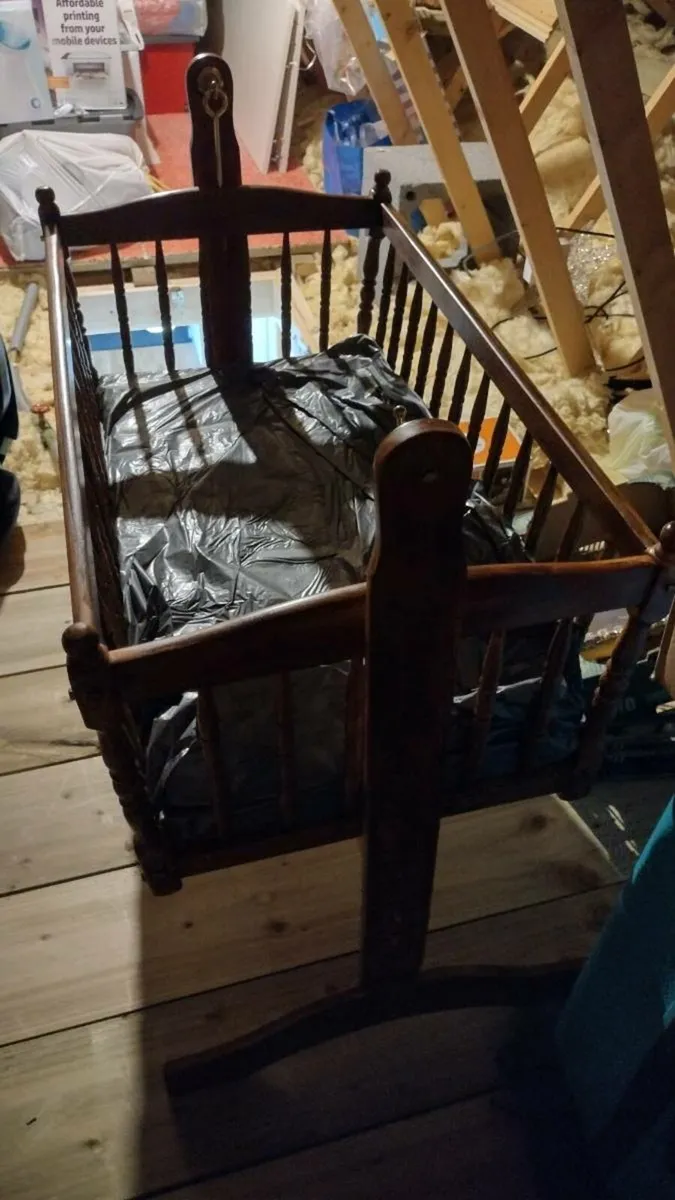 Wooden crib - Image 2