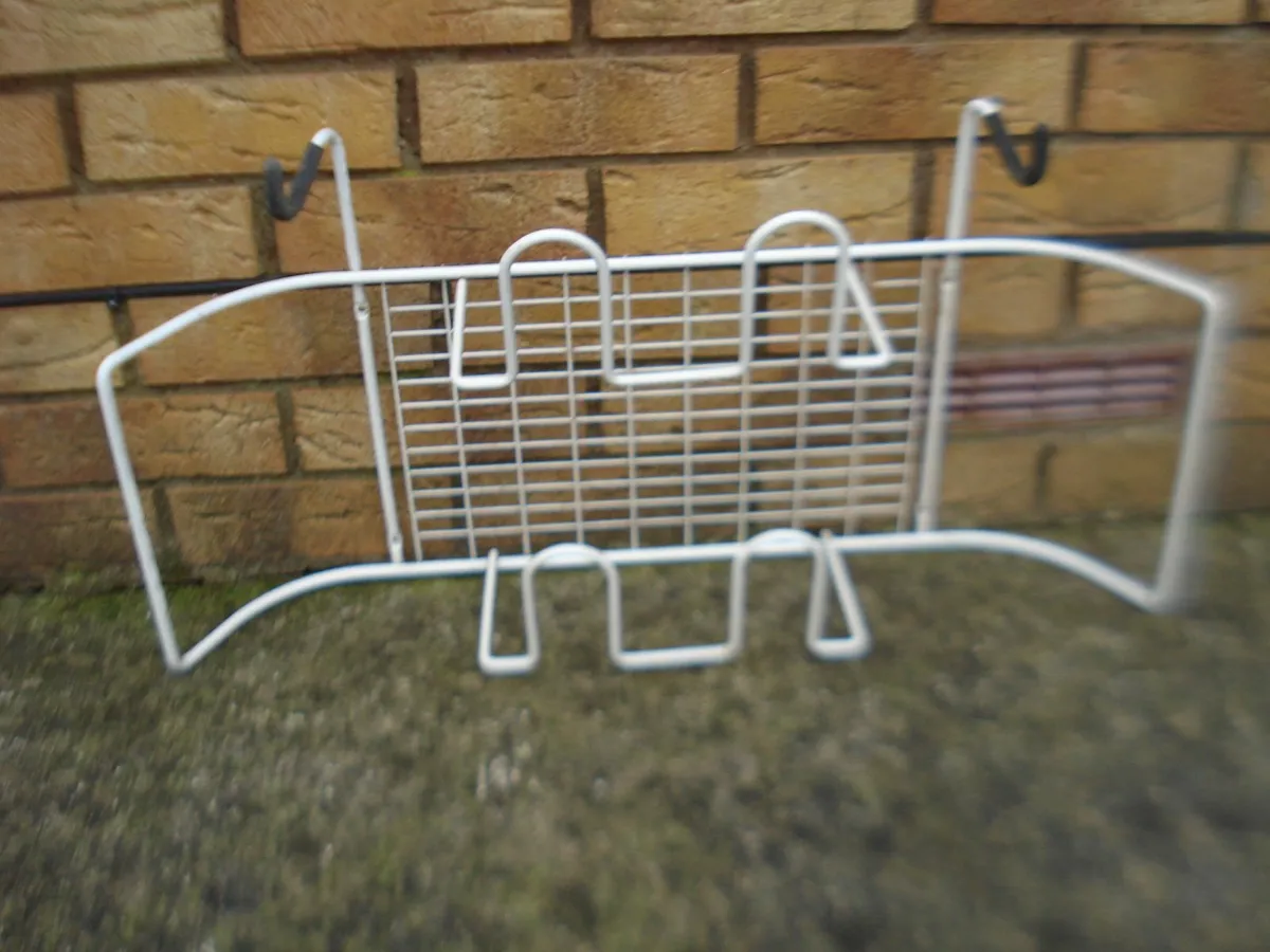 GARDEN METAL WALL MOUNTED HOSE & SUNDRY HOLDERS. - Image 2