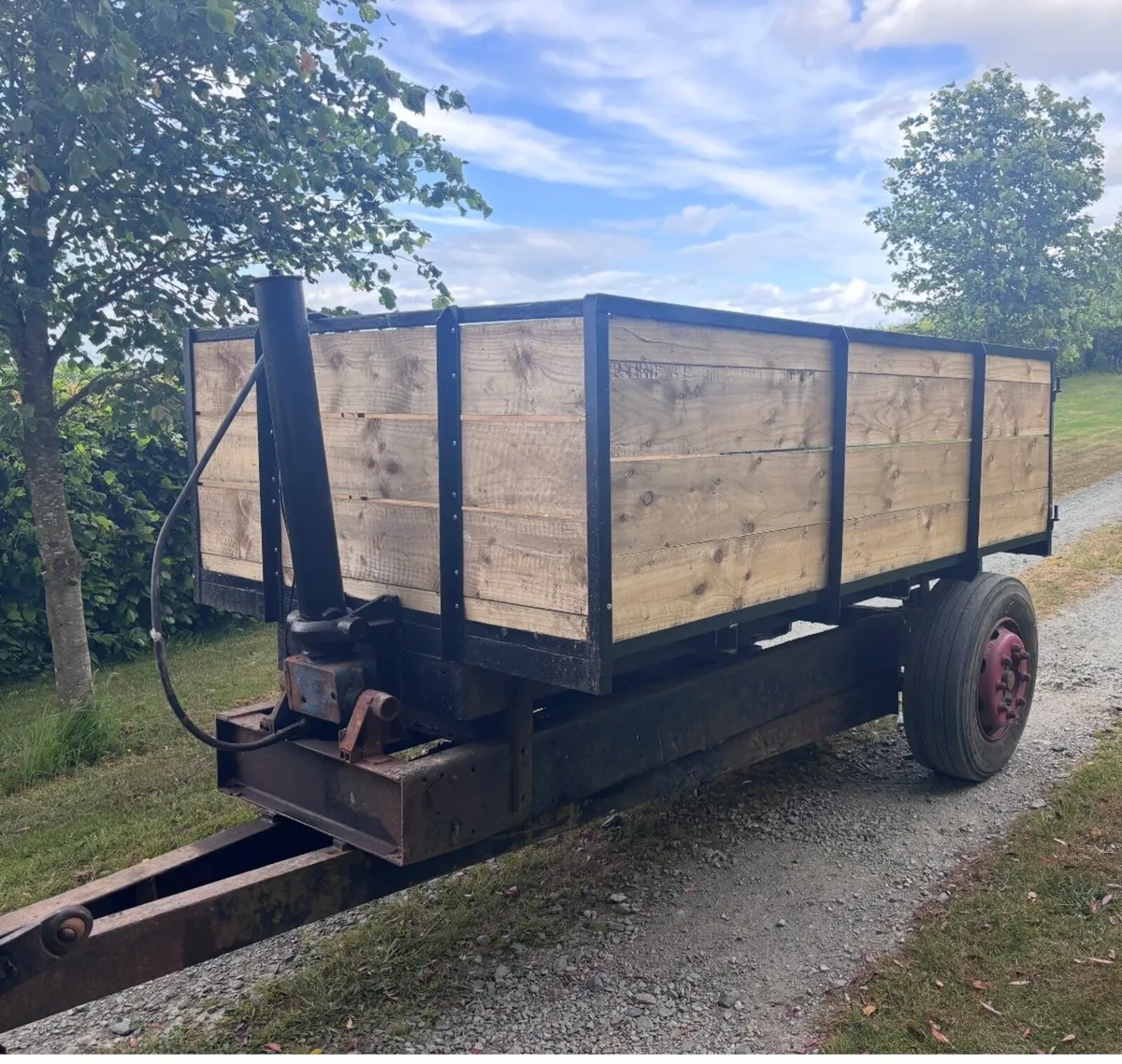 Tipping trailer - Image 1
