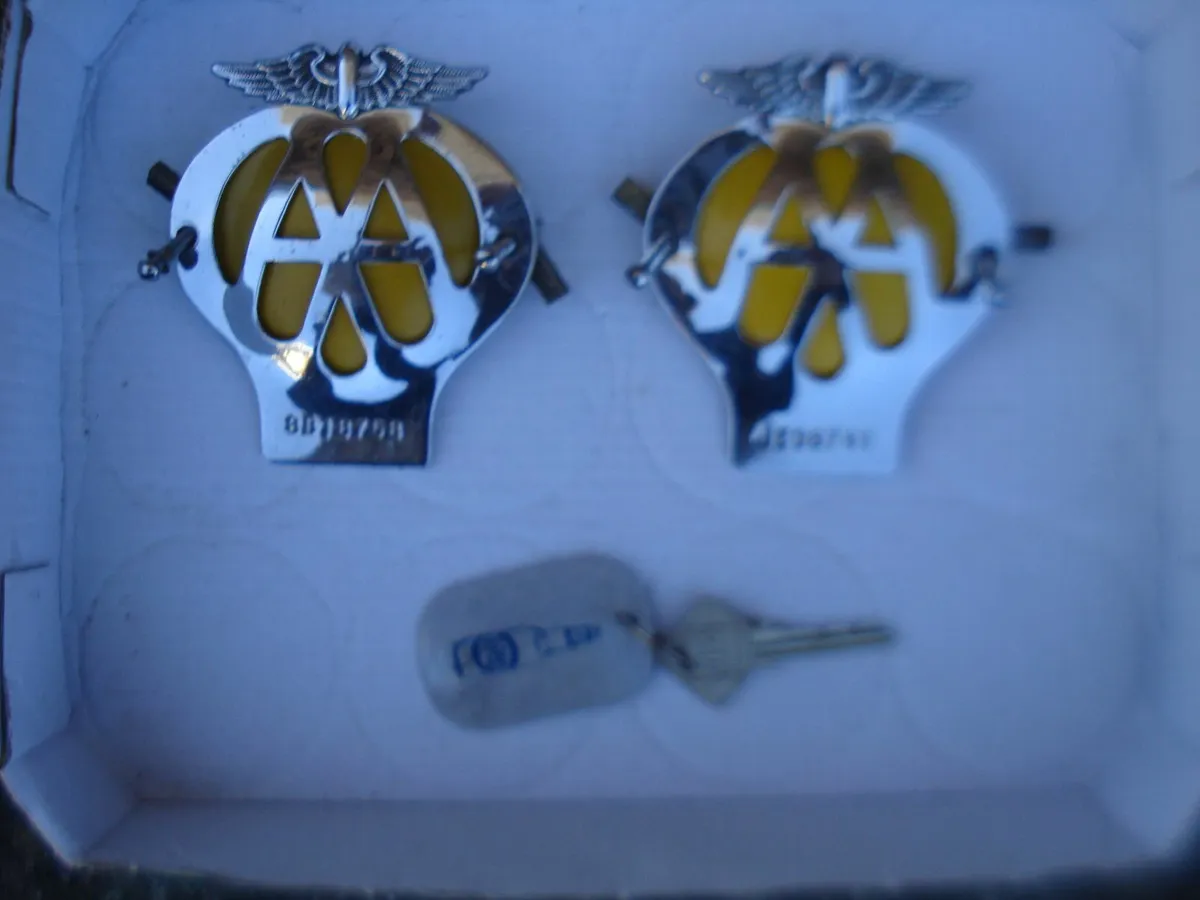 OLD AA CAR CHROME BADGES. 1960. 1967. & KEY. - Image 3