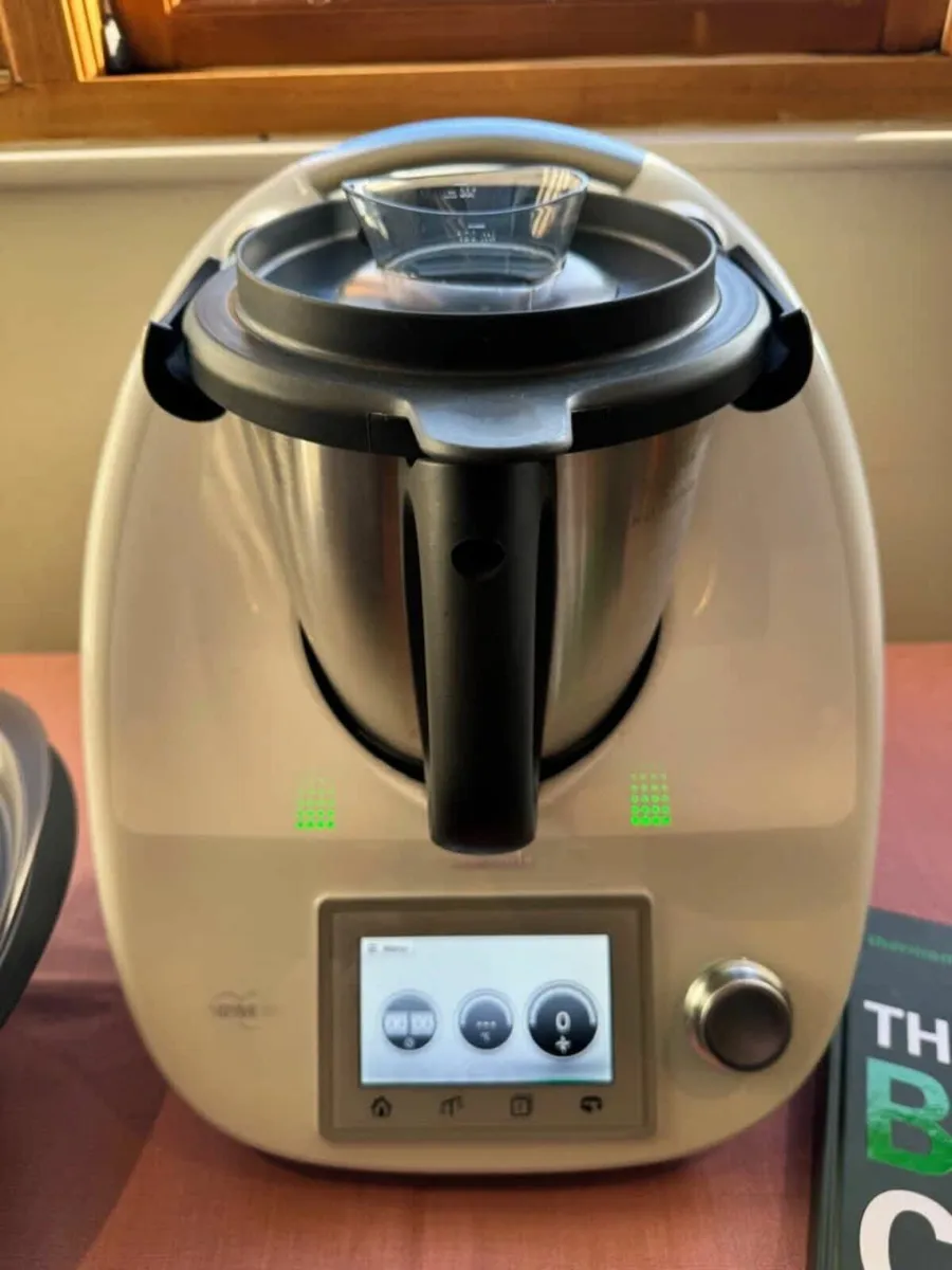 Vorwerk Thermomix TM5 - Accessories & Cookbook - Image 2