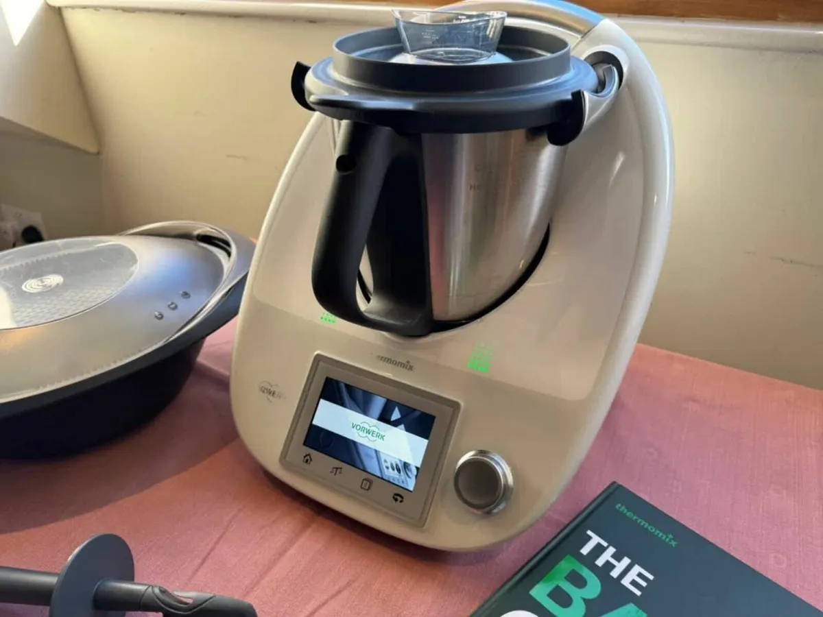 Vorwerk Thermomix TM5 - Accessories & Cookbook - Image 3