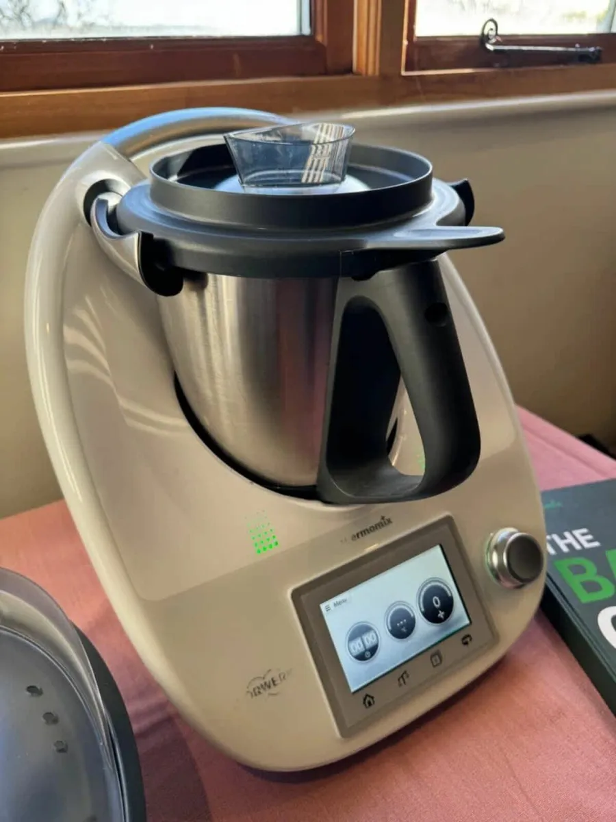 Vorwerk Thermomix TM5 - Accessories & Cookbook - Image 4