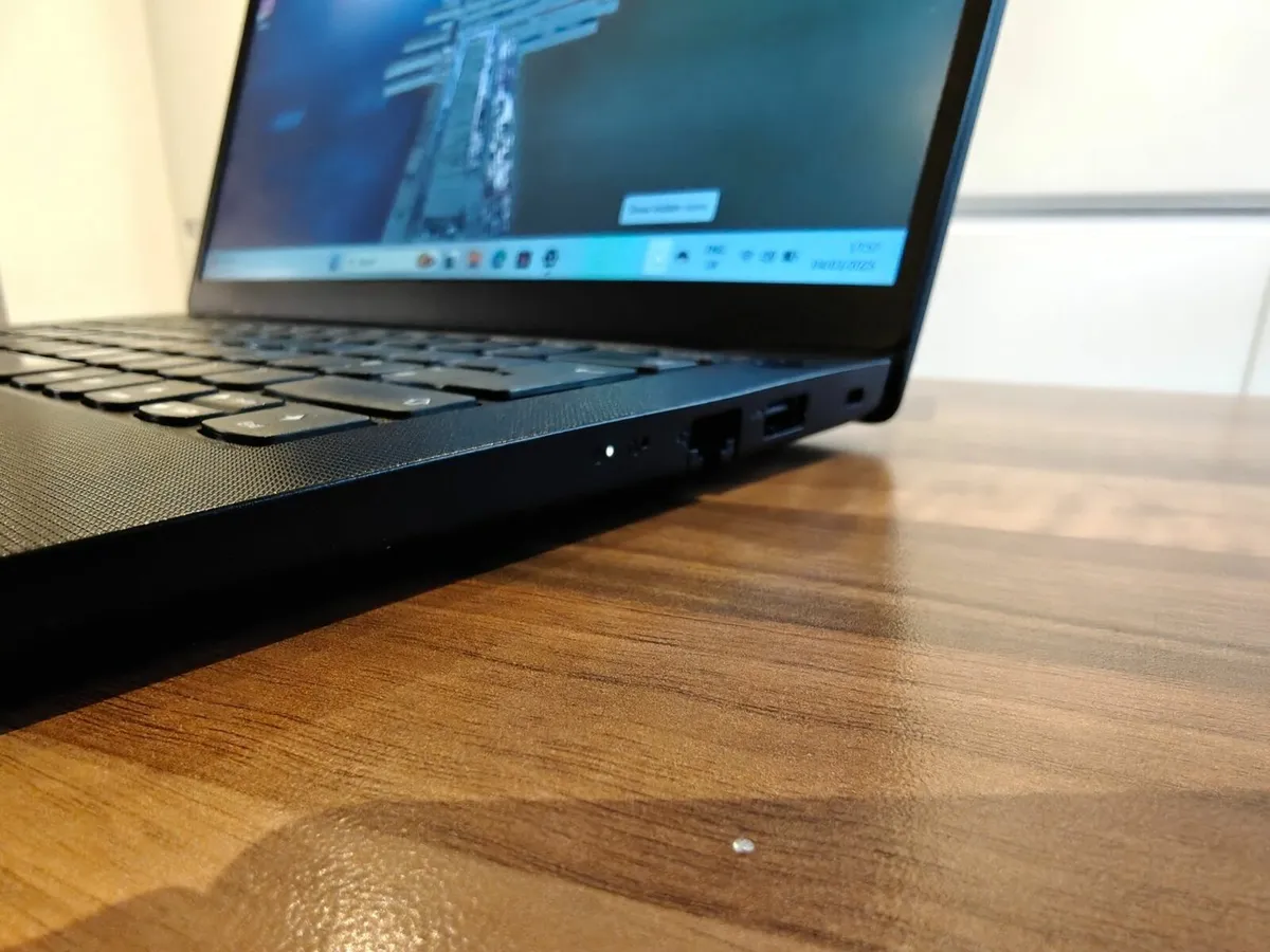 Lenovo V14 | AMD Ryzen 5 | 16GB | 256GB | 14" FHD - Image 4