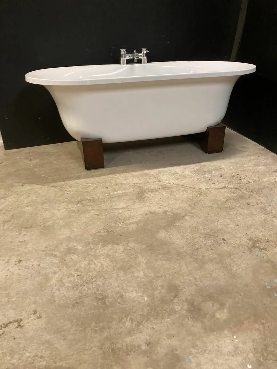 Bath - Free Standing